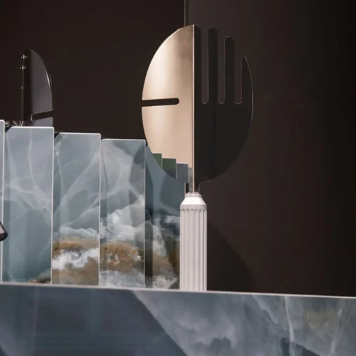 Pollini Home Lavandino per bagno Ratio con backsplash di Sapiens Design