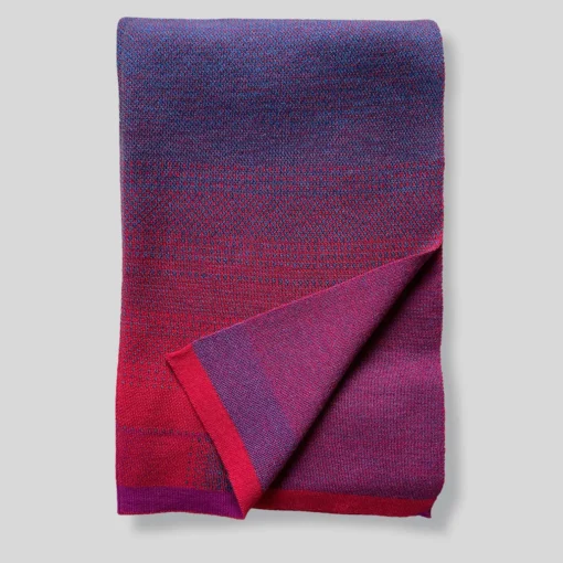 Lanificio Leo Madori Aka Coperta rossa e blu di Stormo Studio