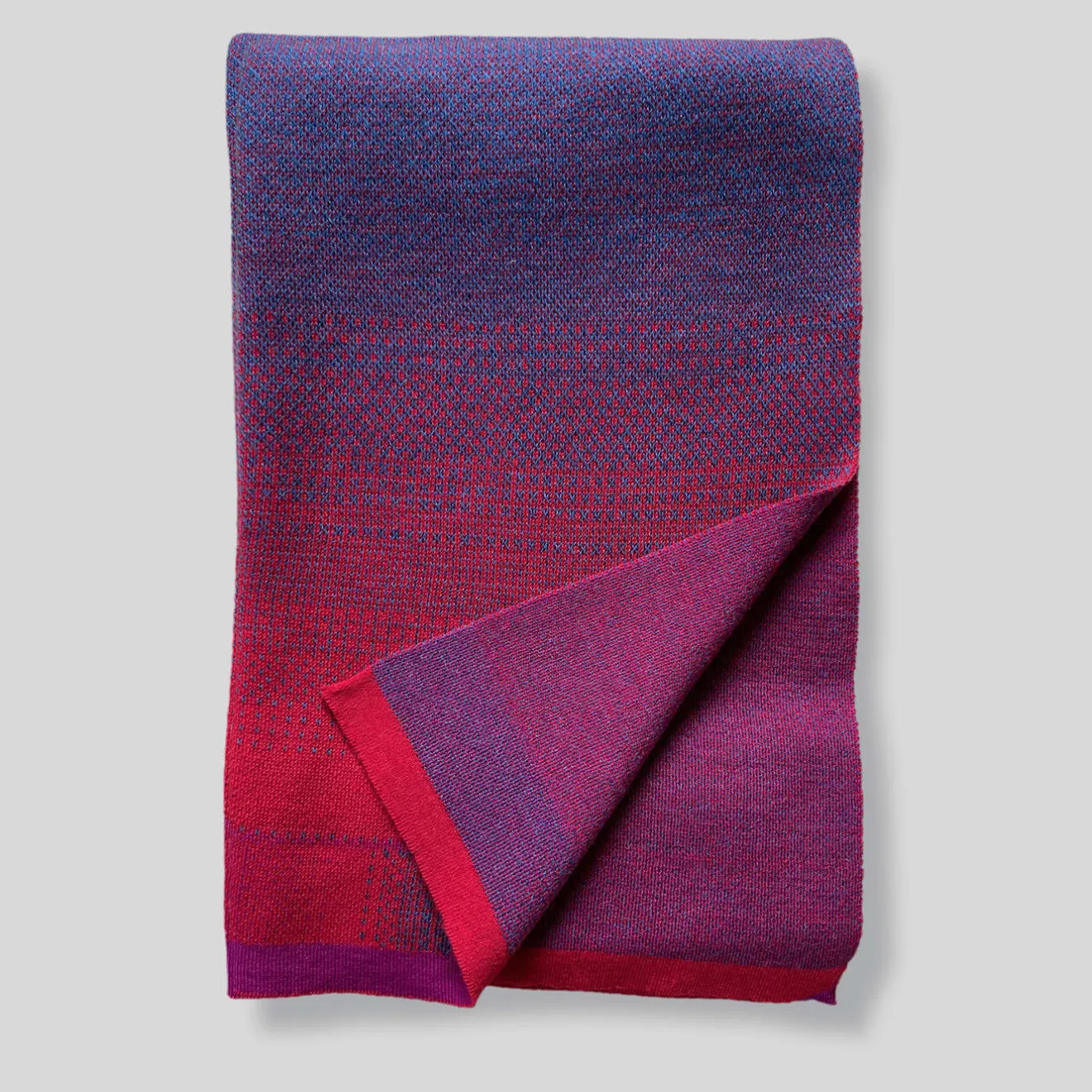 Lanificio Leo Madori Aka Coperta rossa e blu di Stormo Studio