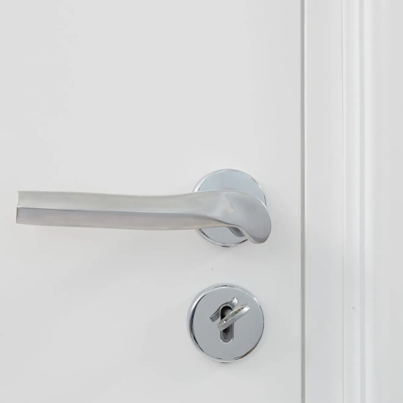 NIVA Design Maniglia per porta in alluminio Prisma di Nicole Valenti