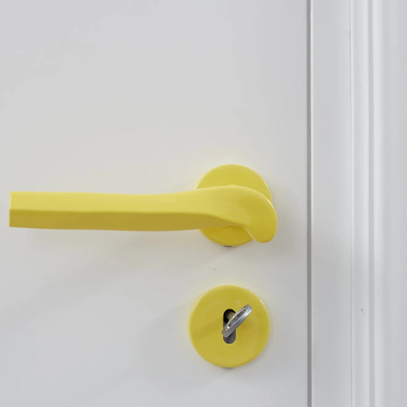 NIVA Design Maniglia Prisma giallo lucido di Nicole Valenti