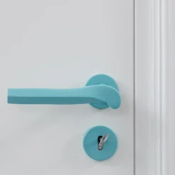 NIVA Design Maniglia Prisma lucidata blu chiaro di Nicole Valenti