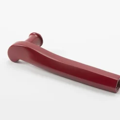 NIVA Design Maniglia Prisma Matte Burgundy di Nicole Valenti