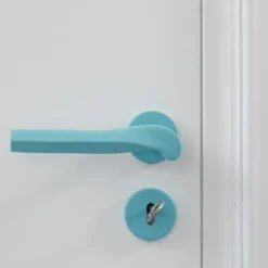 NIVA Design Maniglia Prisma Matte Light Blue di Nicole Valenti