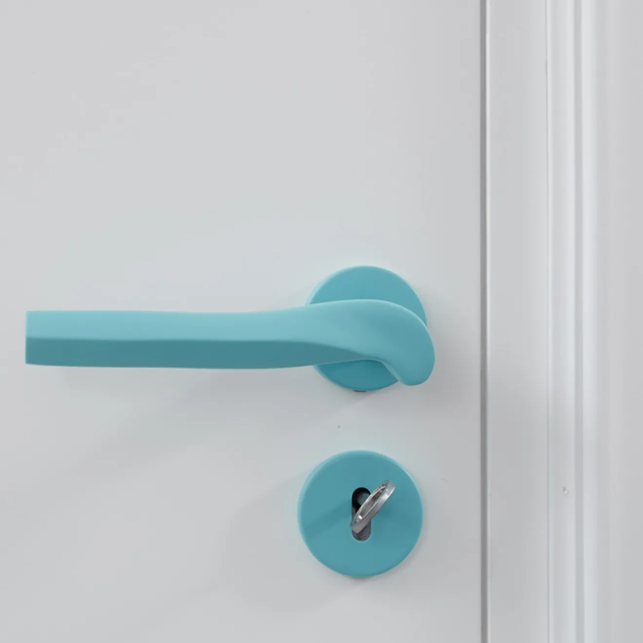 NIVA Design Maniglia Prisma Matte Light Blue di Nicole Valenti