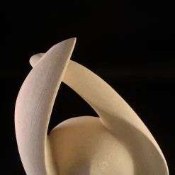 Creazioni di Andrea Serra Oltre le Maree scultura in pietra leccese