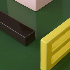 Mutina Paesaggi Scultura quadrata policroma di Nathalie Du Pasquier