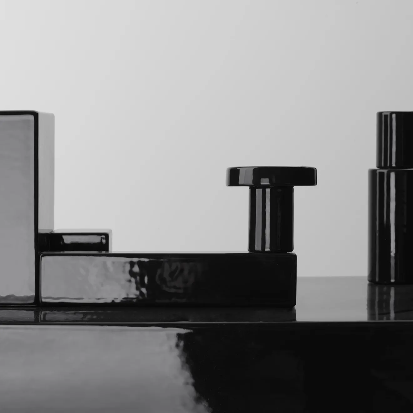 Mutina Paesaggi Scultura rettangolare nera di Nathalie Du Pasquier