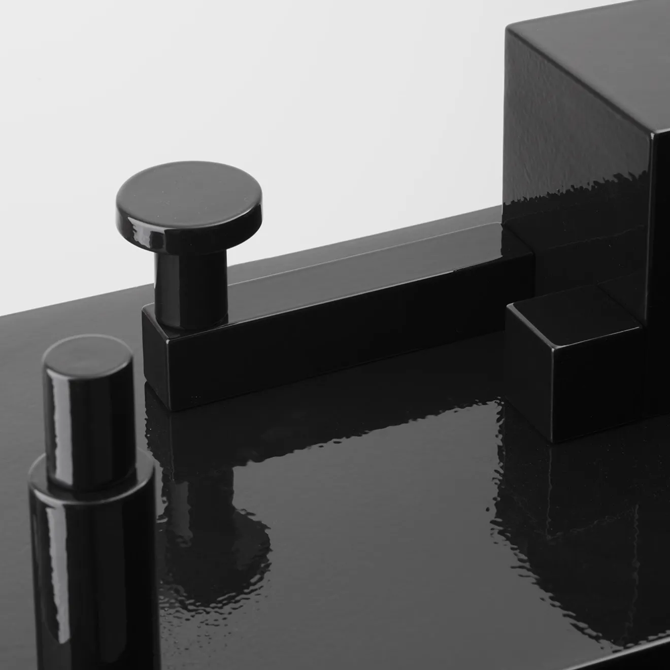 Mutina Paesaggi Scultura rettangolare nera di Nathalie Du Pasquier