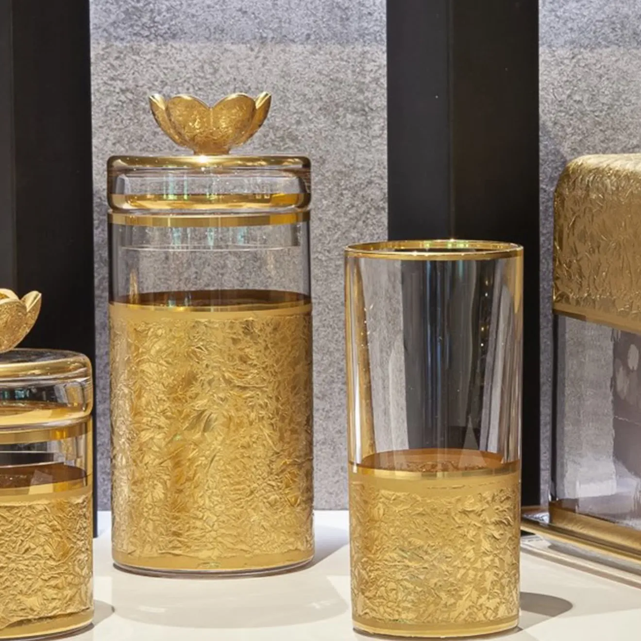 Griffe Montenapoleone by Vetrerie di Empoli Pattumiera in vetro con base ispirata a Michelangelo