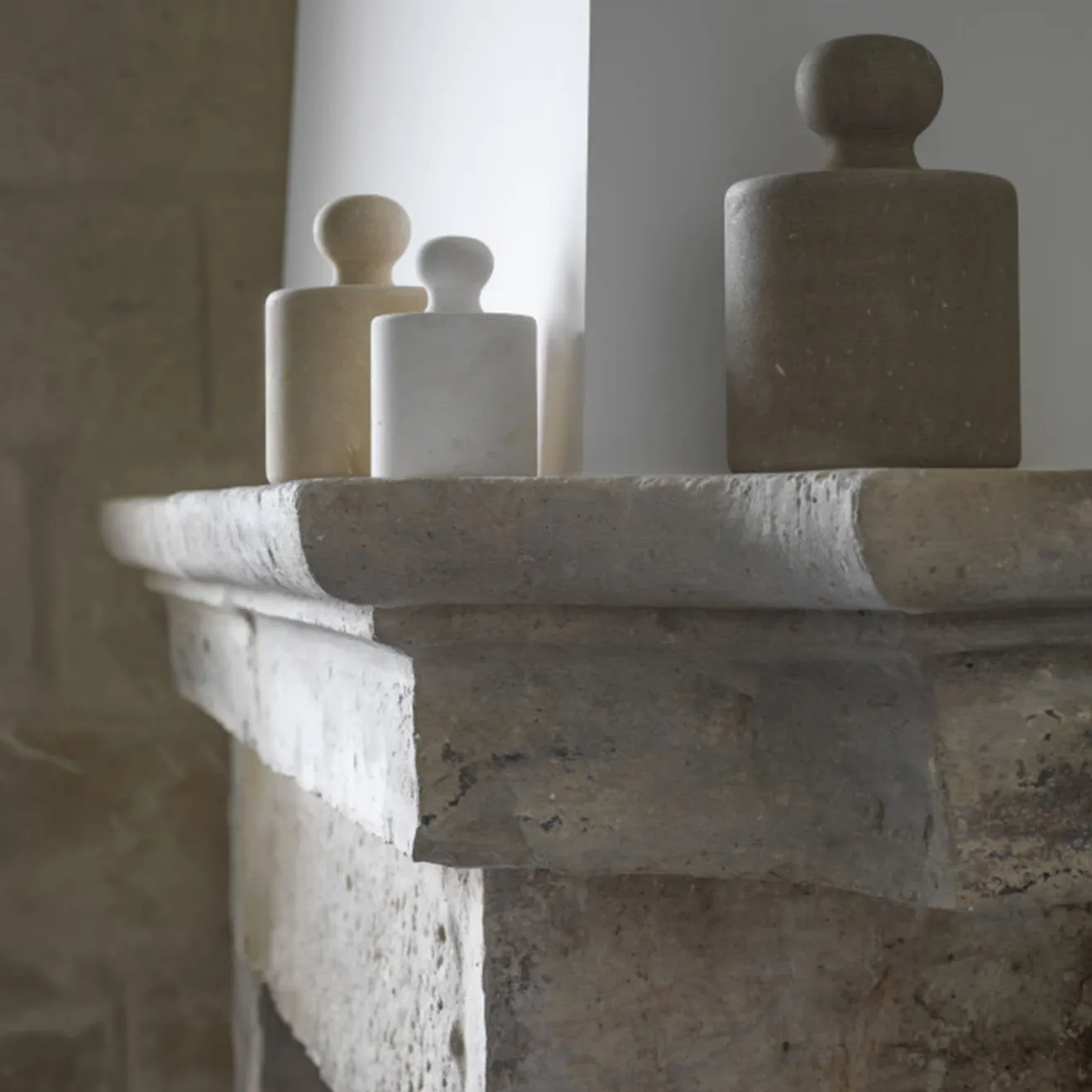 Pimar Limestone Peso Polyhcrome Lecce Peso in pietra calcarea di Maurizio Prina