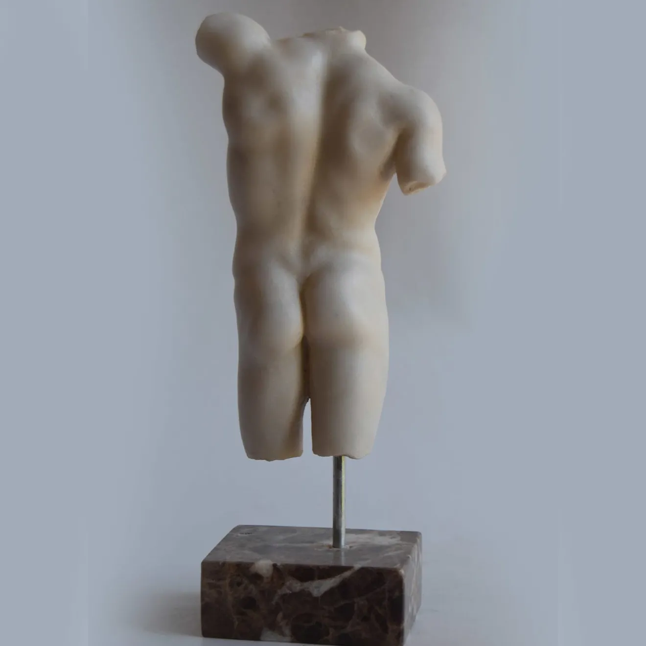 Todini Sculture Piccola scultura di torso maschile in marmo