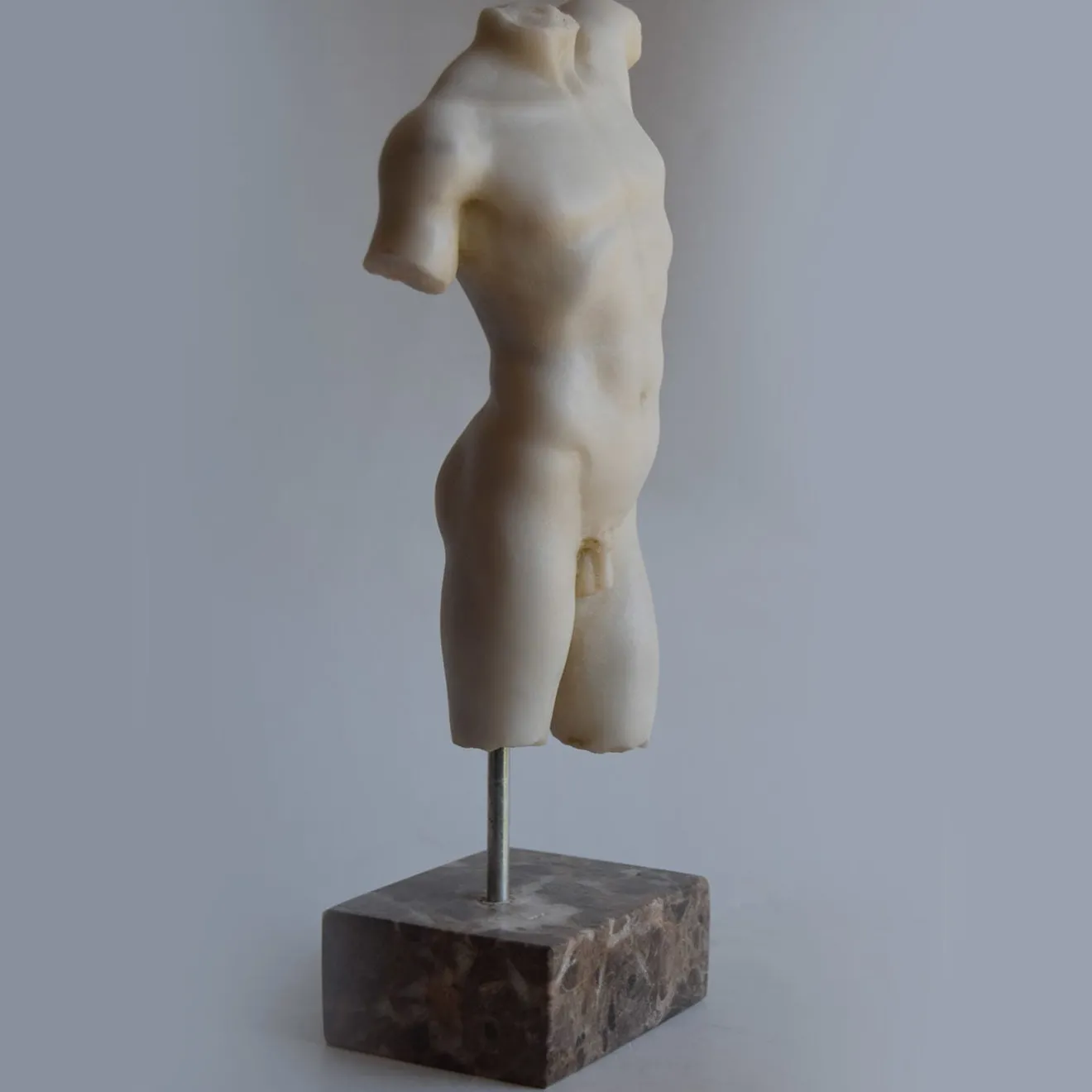 Todini Sculture Piccola scultura di torso maschile in marmo