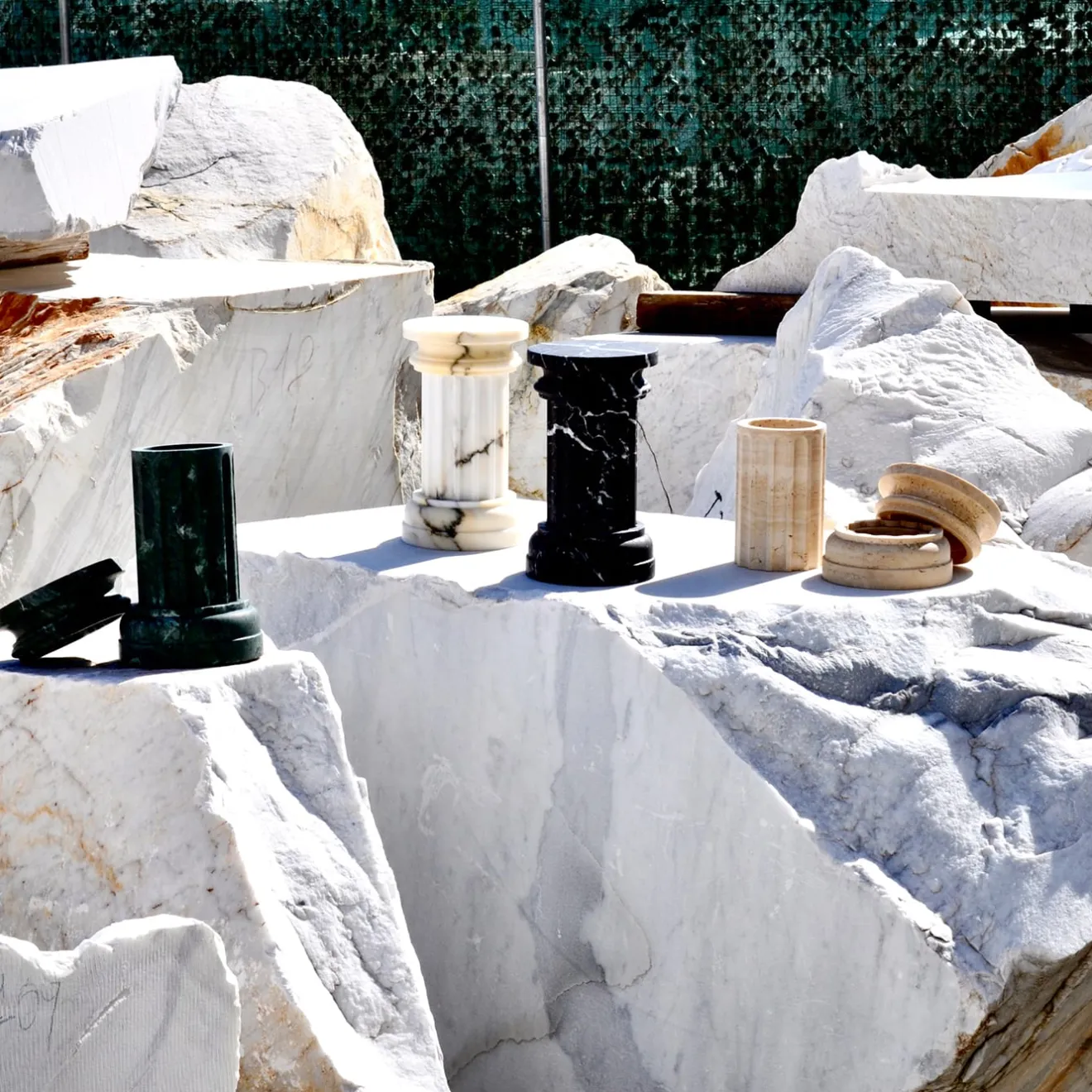 FiammettaV Home Collection POR TAN TE Vaso a colonna in marmo satinato Paonazzo