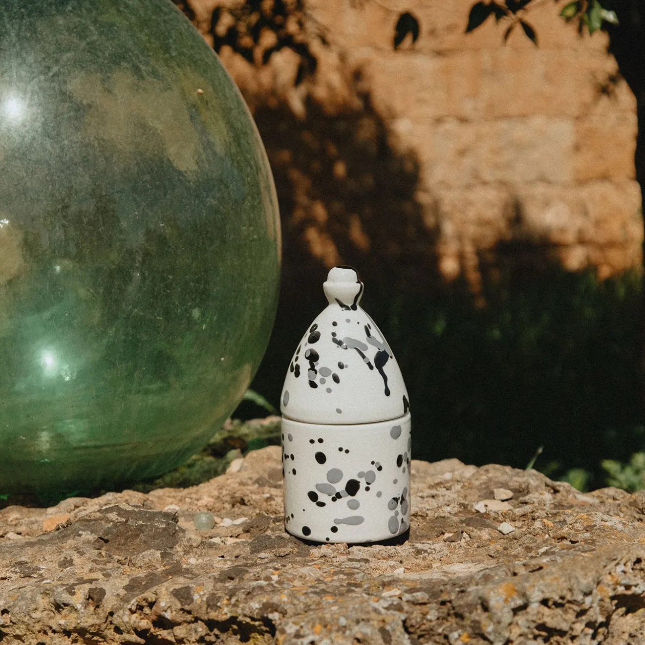 Carola fra i Trulli Portacandele Trullo bianco e nero