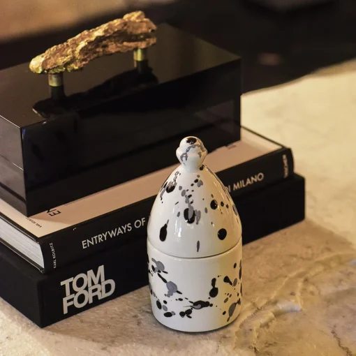 Carola fra i Trulli Portacandele Trullo bianco e nero