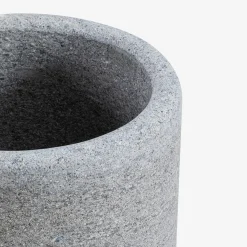 Veltha Outdoor Stone Design Portavasi in pietra Peperino grigio lapis
