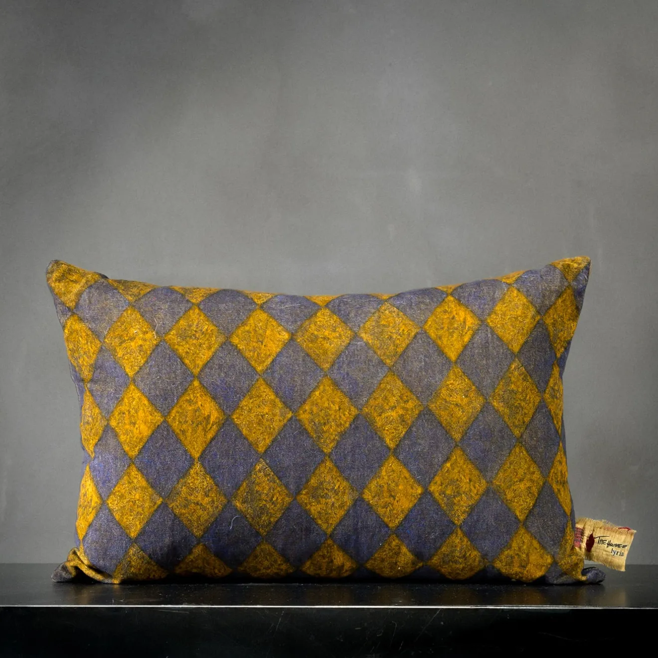 The House of Lyria Pungitopo Cus rettangolare in velluto giallo e blu con motivo a diamanti