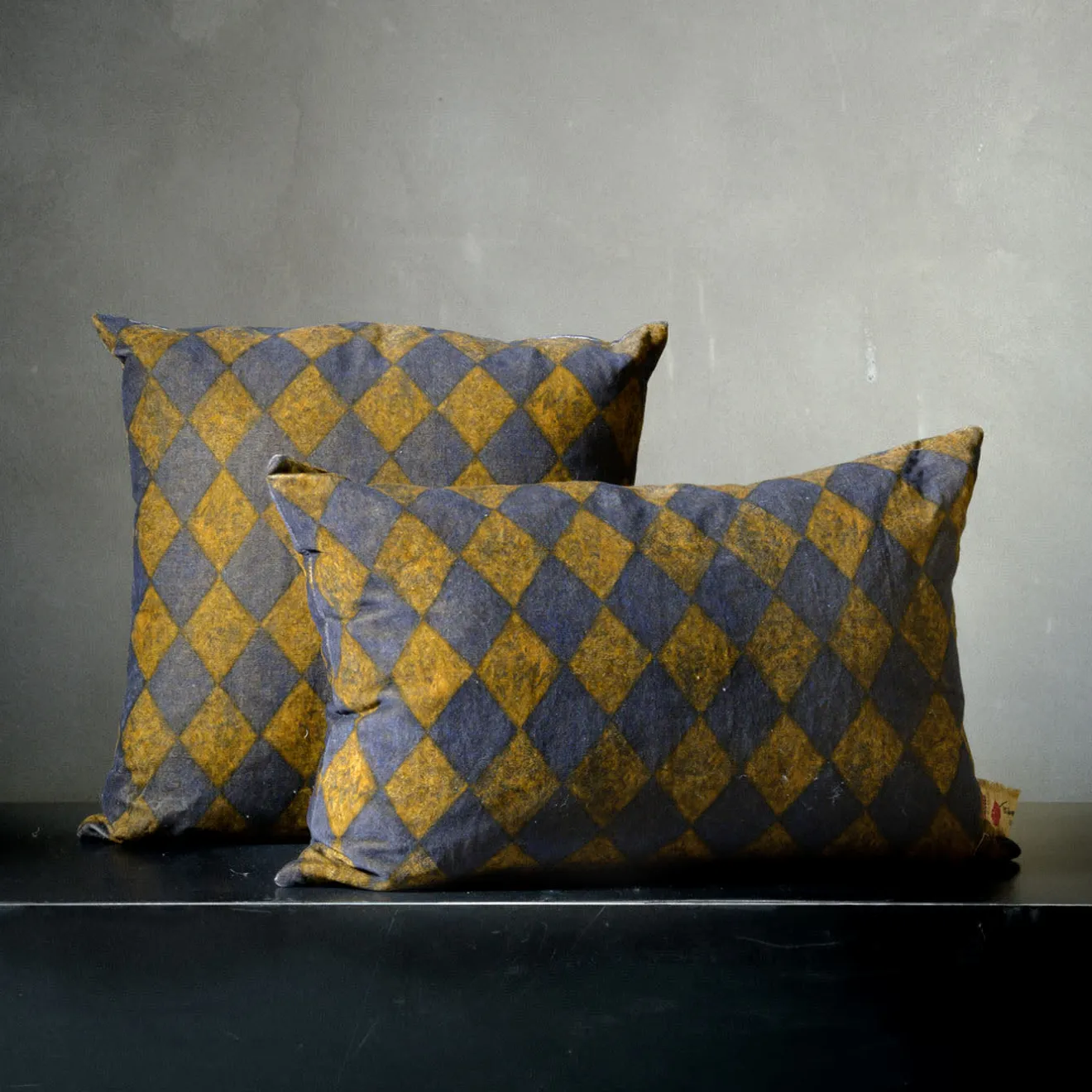 The House of Lyria Pungitopo Cus rettangolare in velluto giallo e blu con motivo a diamanti