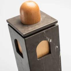 Kimano Quba Tall Gray Box di Gabriele D'Angelo