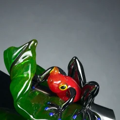 VGnewtrend Rana rossa in vetro su foglia