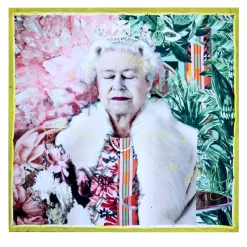 Barbara Petrecca Regina Elisabetta II in Giallo Arazzo Edizione Limitata