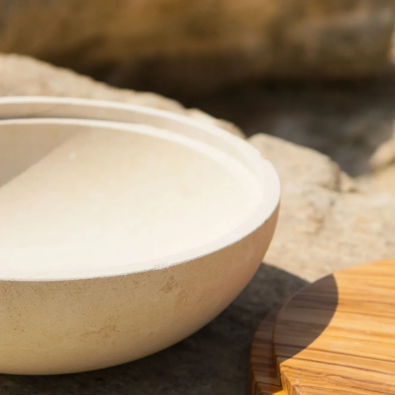 Pimar Limestone Rito N. 3 E Coppa in Pietra Leccese con Coperchio in Legno d'Ulivo
