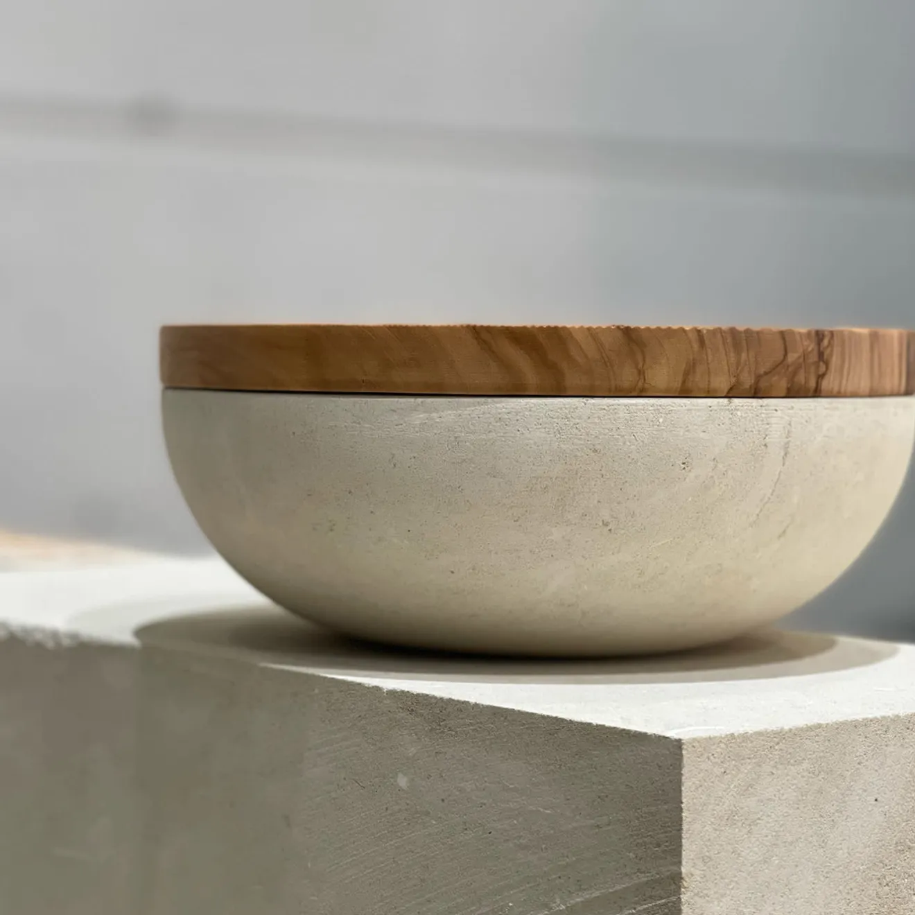 Pimar Limestone Rito N. 3 E Coppa in Pietra Leccese con Coperchio in Legno d'Ulivo
