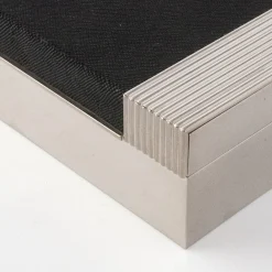 Design Center 1991 Scatola rettangolare nera Galucharme di Nino Basso