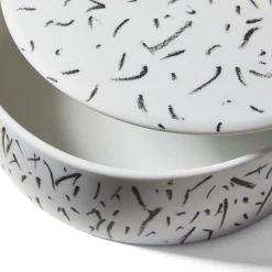Cassina Scatola rotonda in bianco e nero Post Scriptum di Formafantasma #1