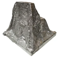 Franco Raggi Scultura Casa Seduta Coperta