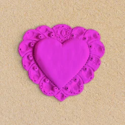 Amelia Corvino Scultura Da Parete Milagros Cuore Sacro In Gesso Rosa Neon