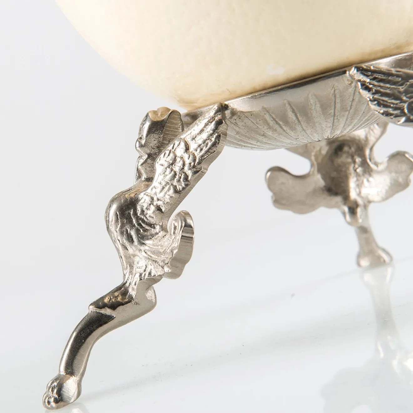Selezioni Domus Scultura Decorativa con Uovo di Struzzo
