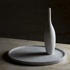 Giovannozzi Marmi Scultura Decorativa Ispirata a una Bottiglia in Travertino