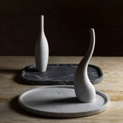 Giovannozzi Marmi Scultura Decorativa Ispirata a una Bottiglia in Travertino