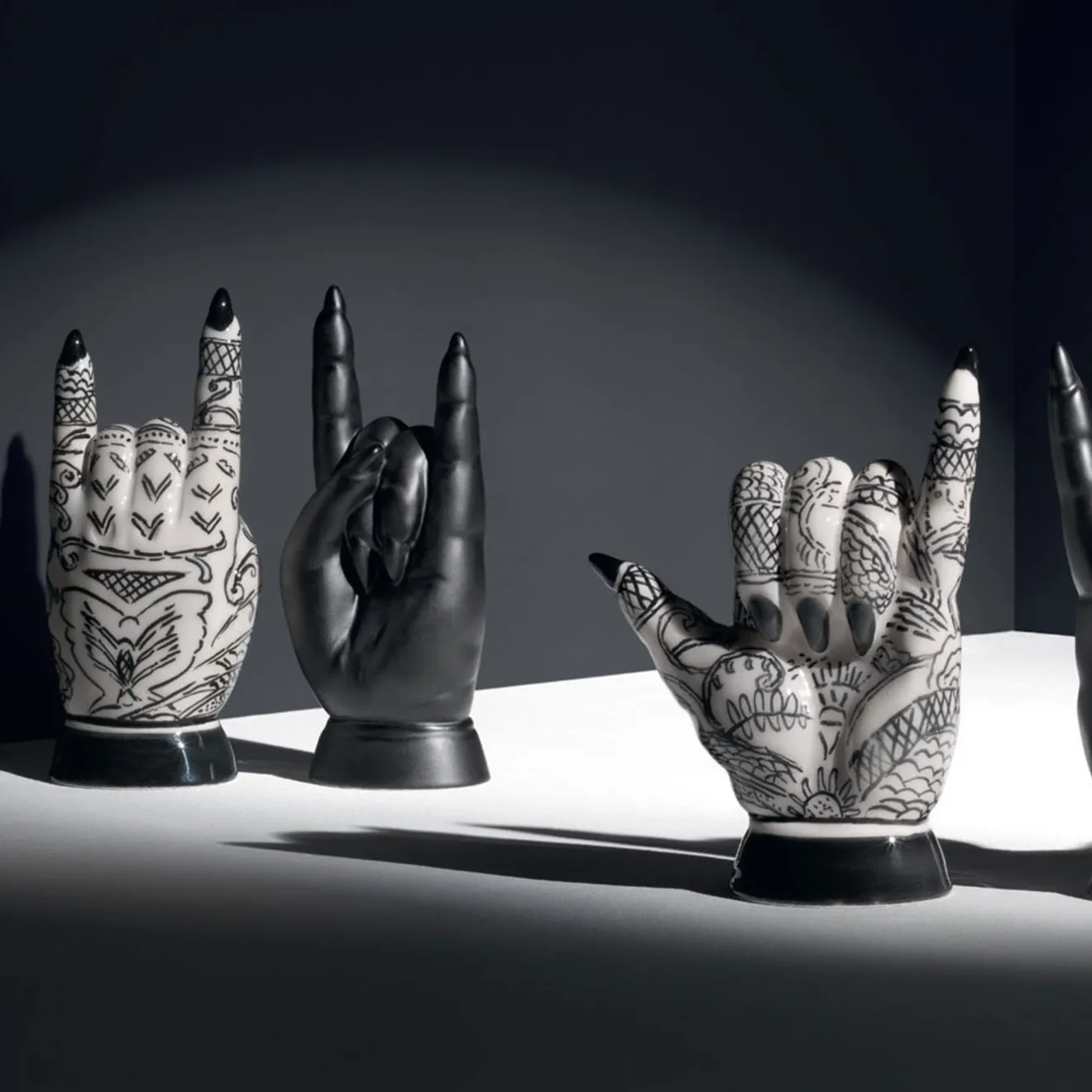 Rometti Scultura decorativa Shaka Tattoo di Ugo La Pietra