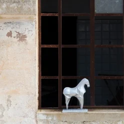 Bottega Del Monaco Scultura di cavallo in piedi