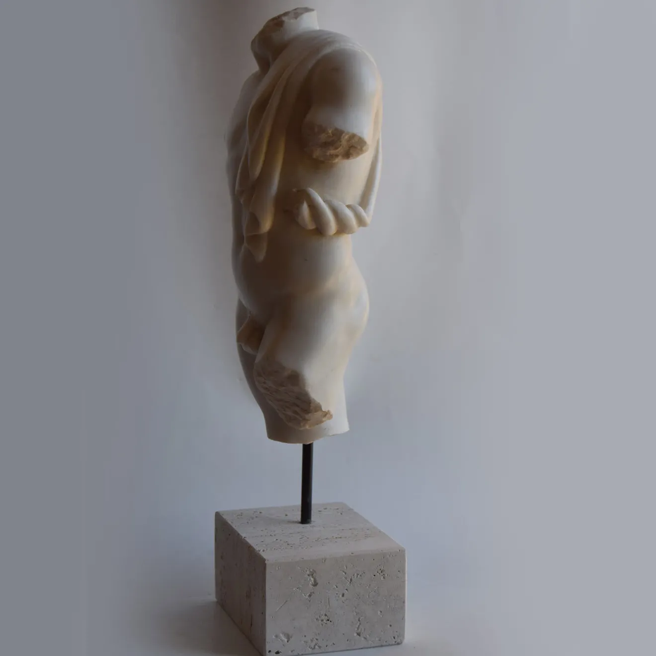 Todini Sculture Scultura di torso maschile drappeggiato