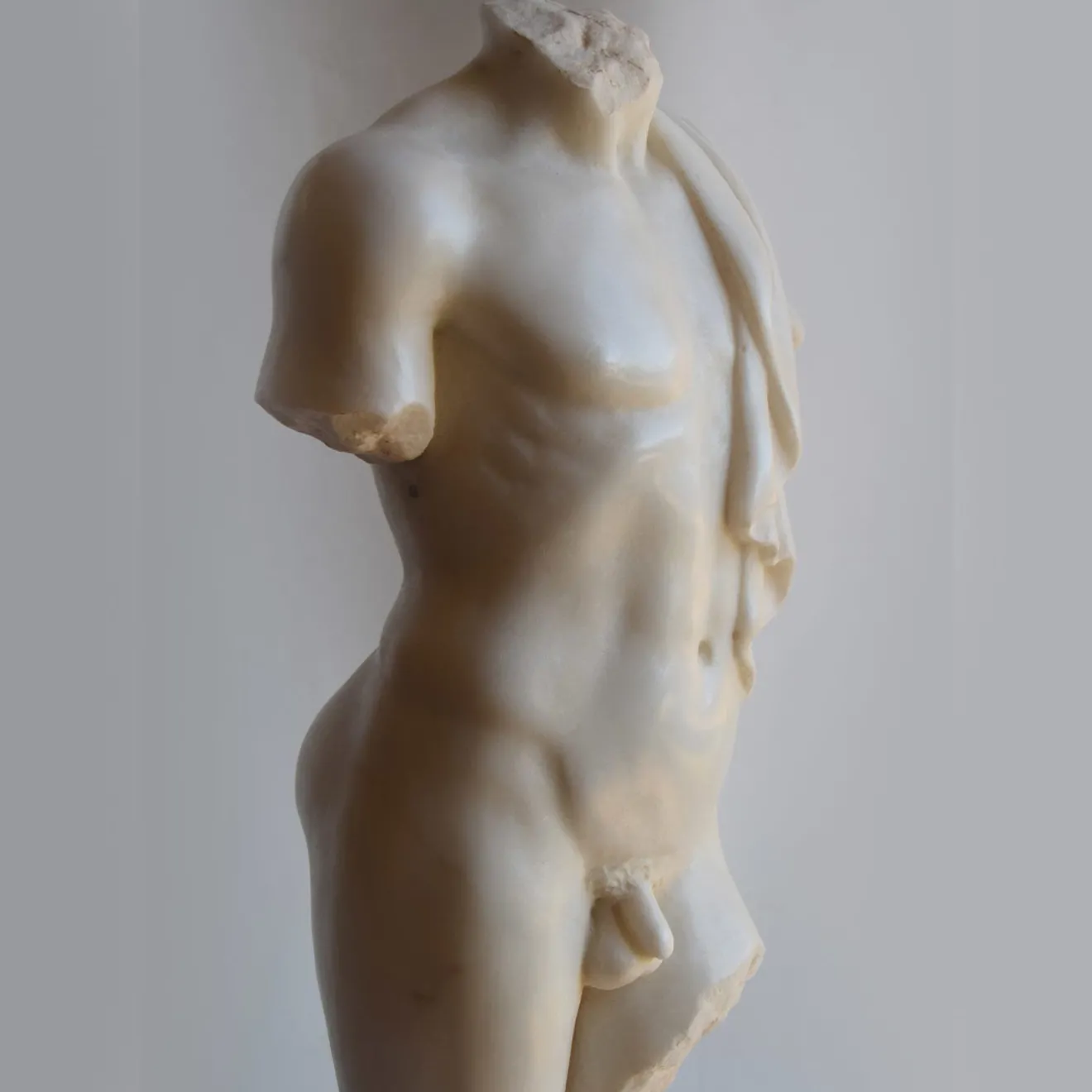 Todini Sculture Scultura di torso maschile drappeggiato