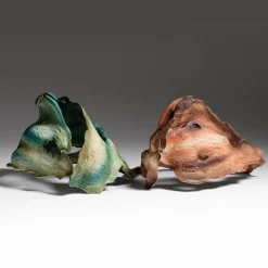 Bosa Scultura in ceramica verde Courmayeur di Assia Karaguiozova