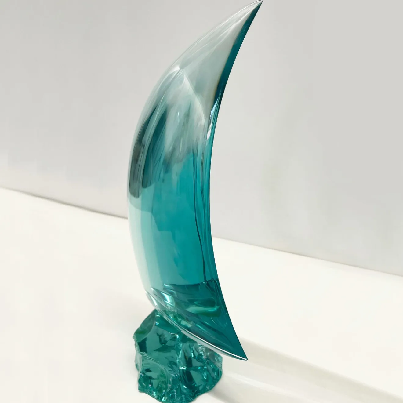 Ghirò Studio Scultura in cristallo fatta a mano a forma di vela
