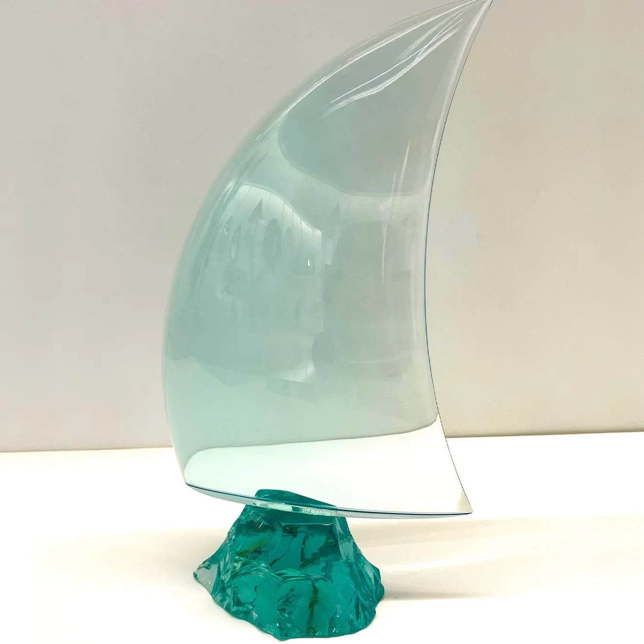Ghirò Studio Scultura in cristallo fatta a mano a forma di vela