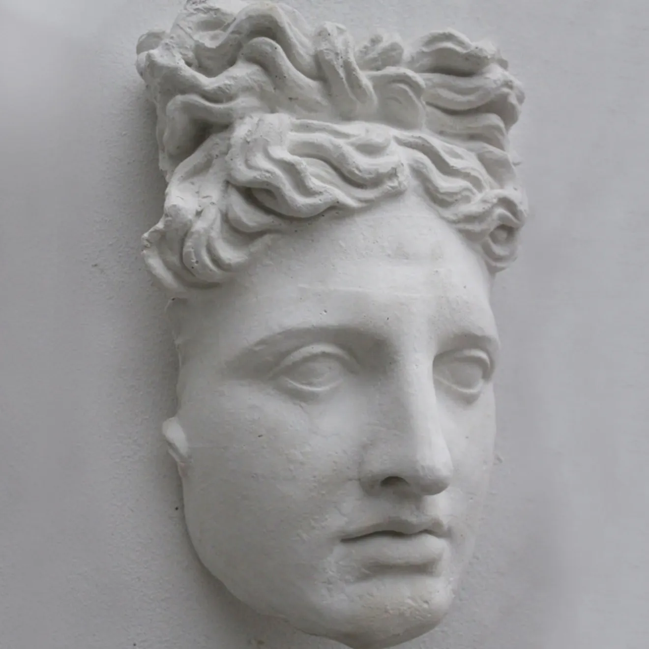 Galleria Romanelli Scultura in gesso con maschera di Apollo
