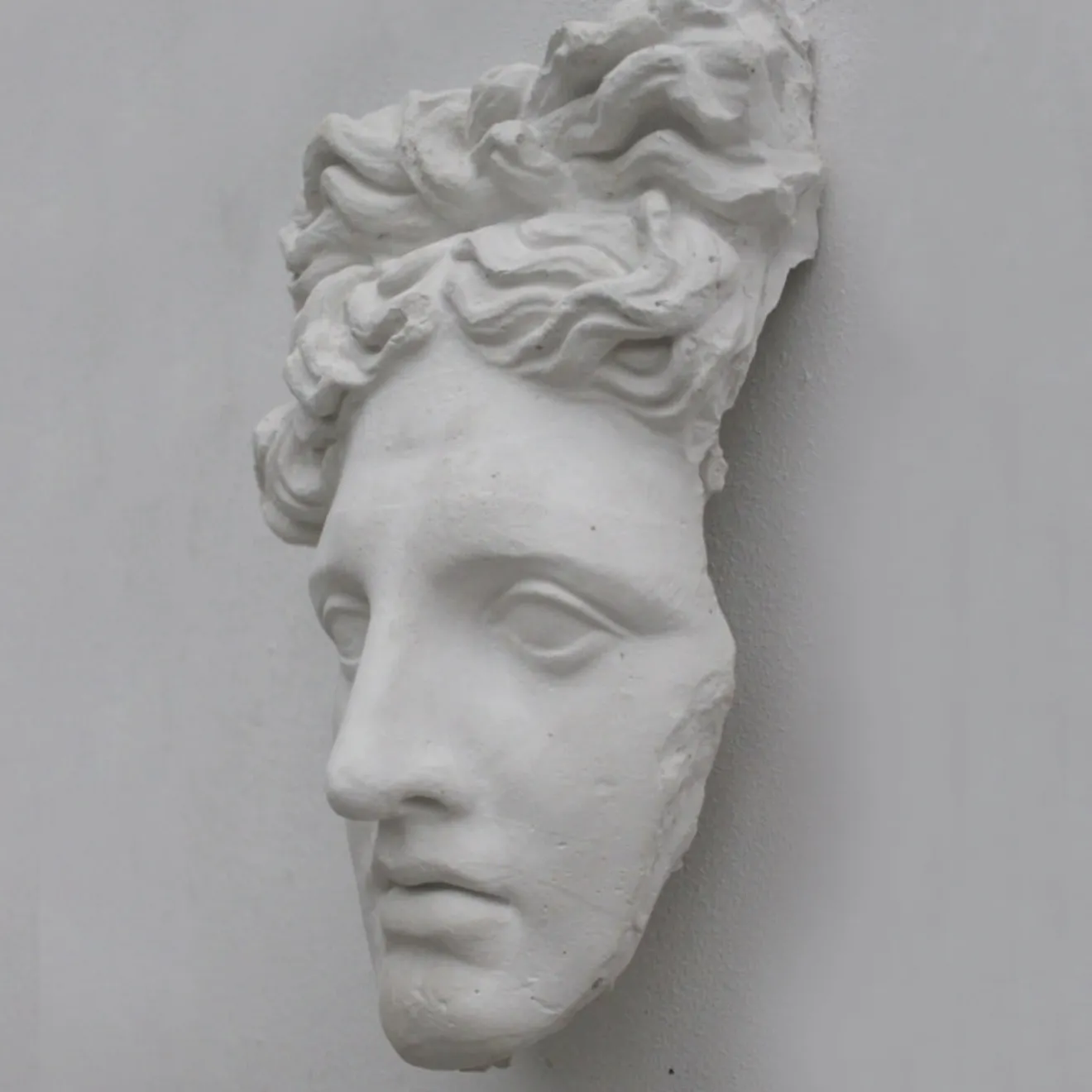 Galleria Romanelli Scultura in gesso con maschera di Apollo