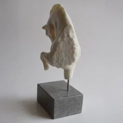 Todini Sculture Scultura in marmo a frammento di cavallo con base