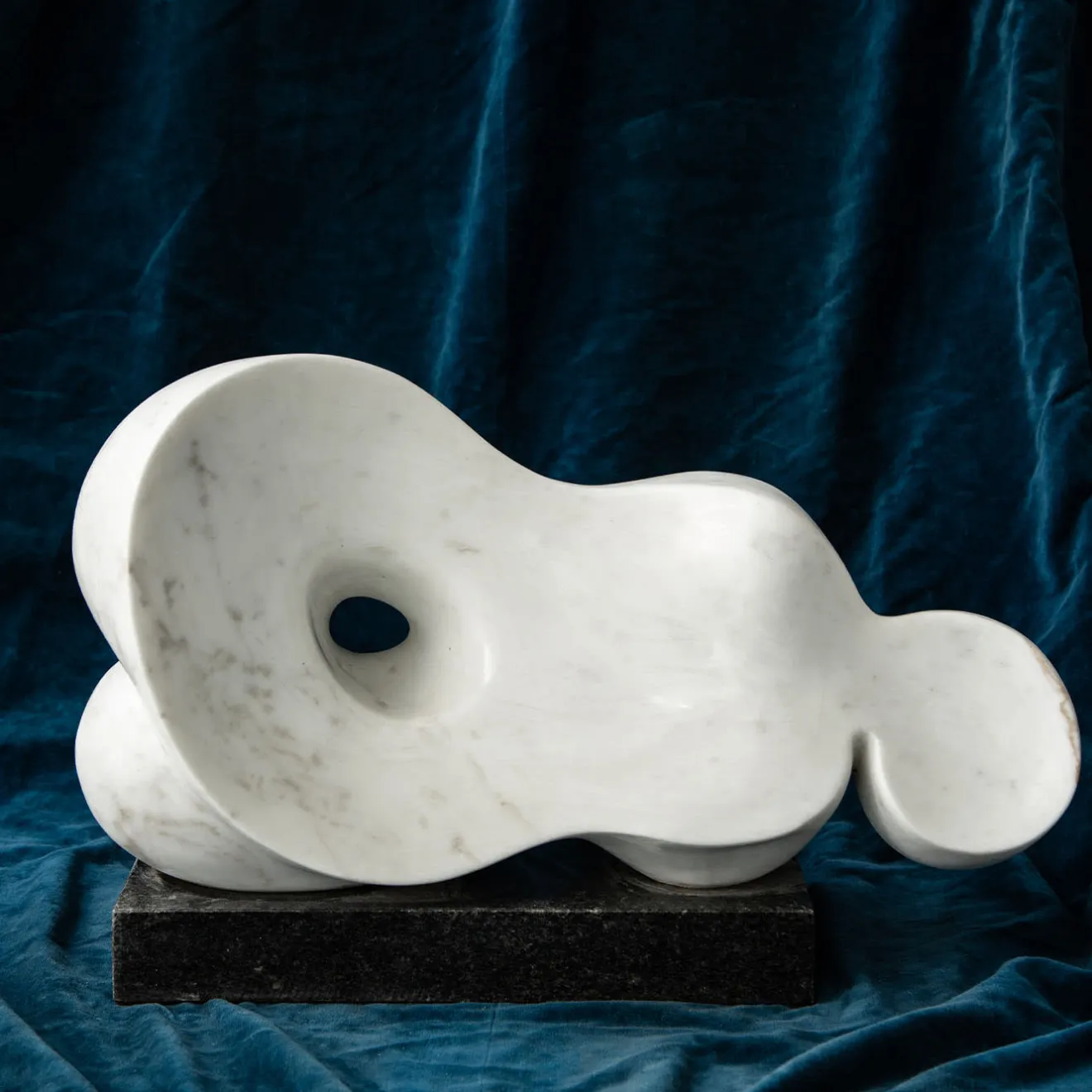 Espidesign by Paola Speranza Scultura in marmo bianco Ombelico di Piero Speranza