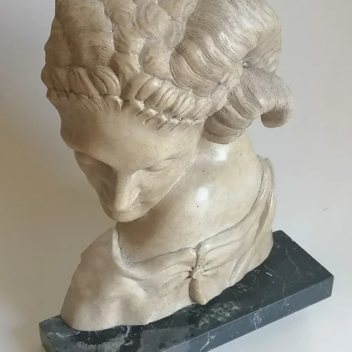 Todini Sculture Scultura in marmo Cleopatra Egiziano Giallo fauno dormiente con base