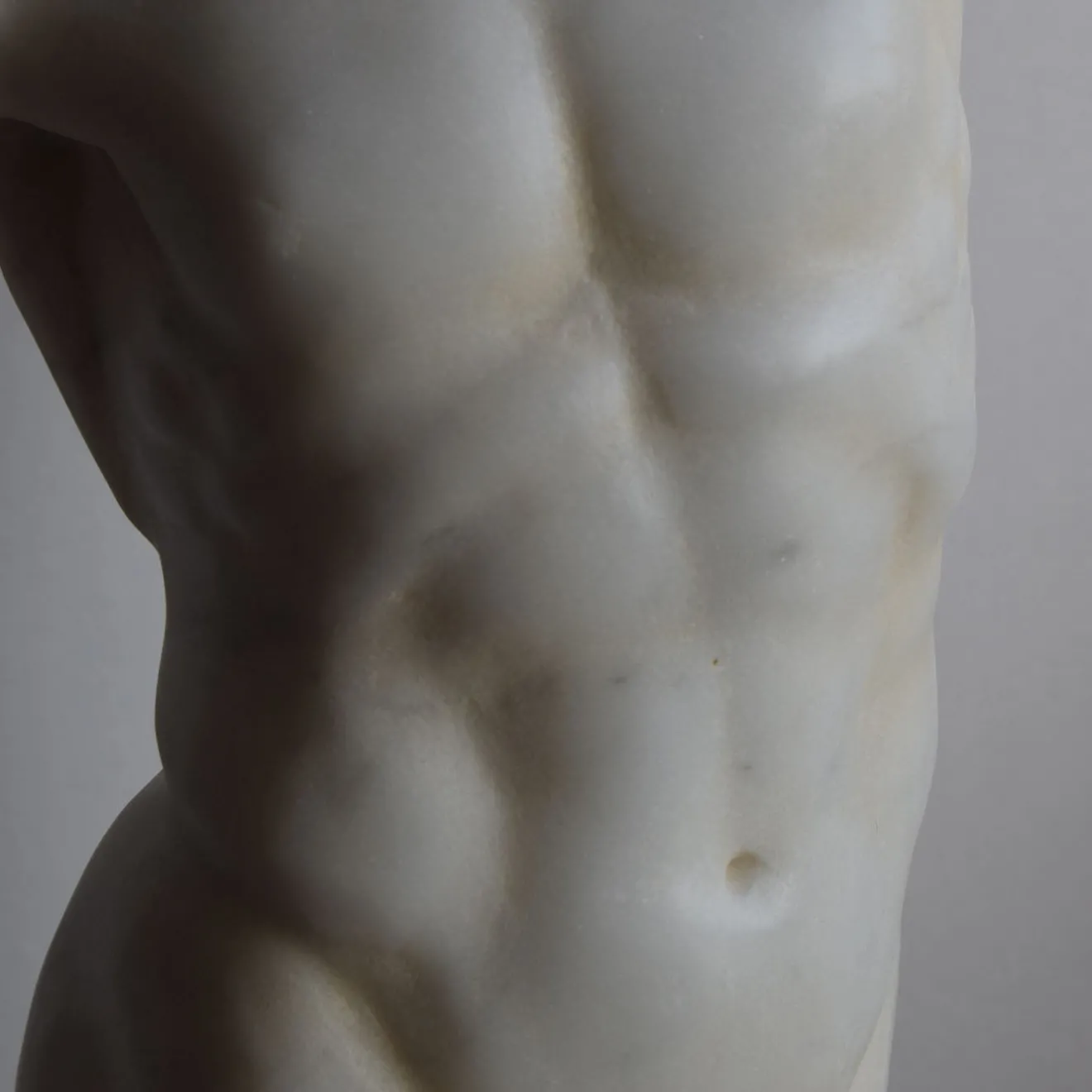 Todini Sculture Scultura in marmo di Carrara torso di satiro con base