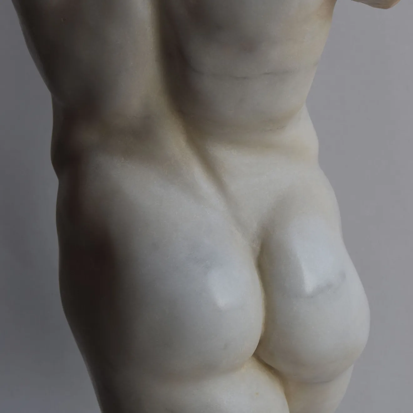 Todini Sculture Scultura in marmo di Carrara torso di satiro con base
