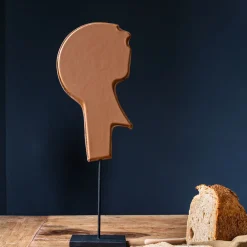 DareForma Scultura in pelle marrone Il capo